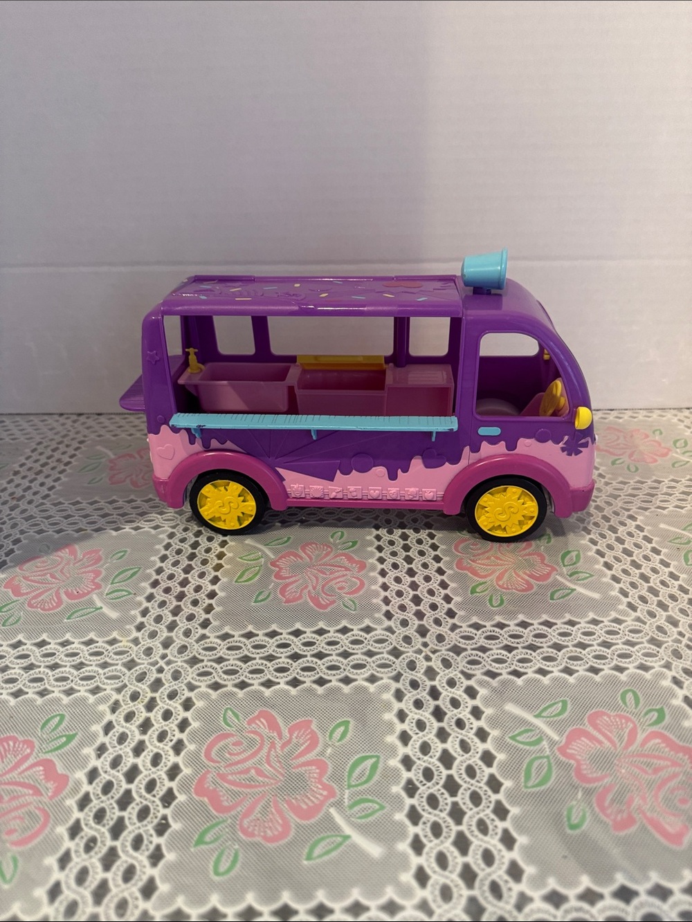 SHOPKINS Sweet Treat Truck
